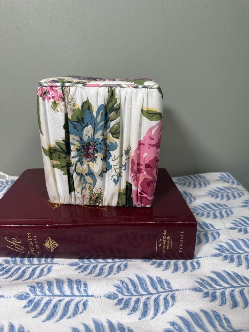 Vintage 90’s Floral Tissue Box Cover